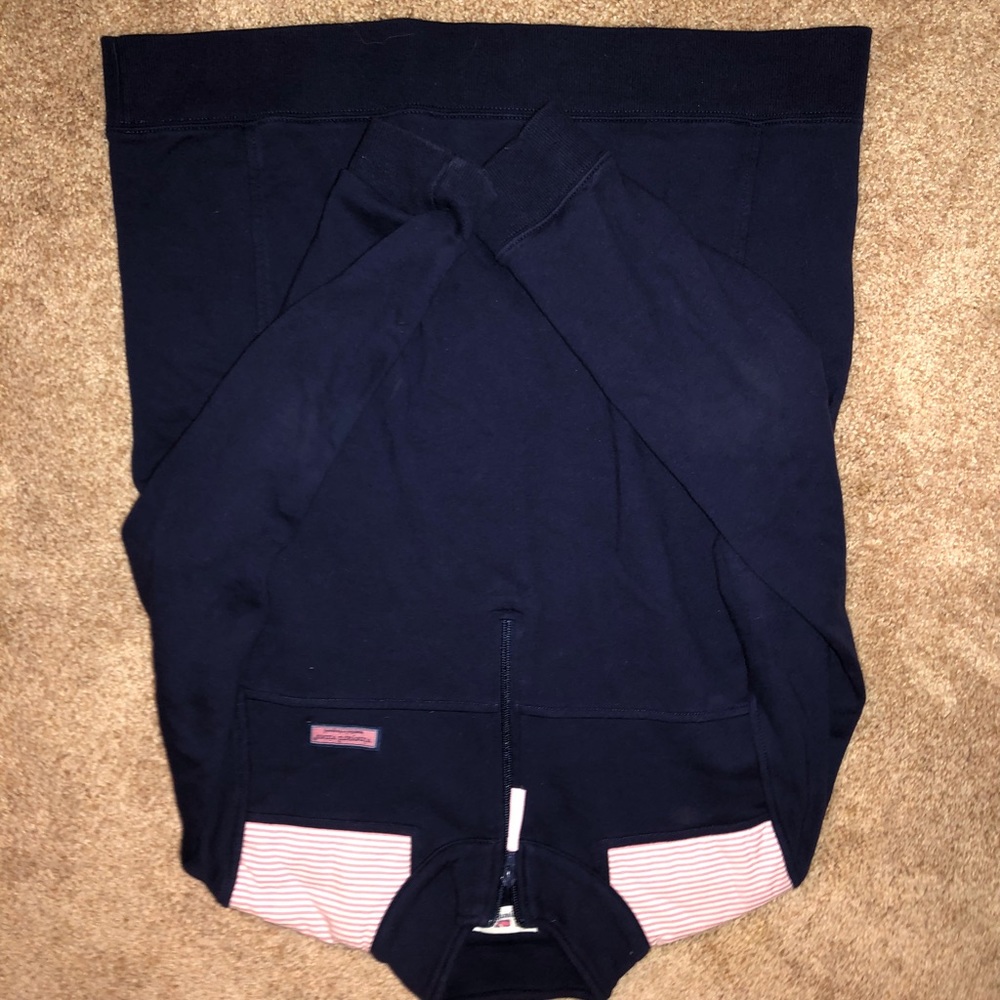 Vineyard Vines navy sweatshirt w/ pink seersucker